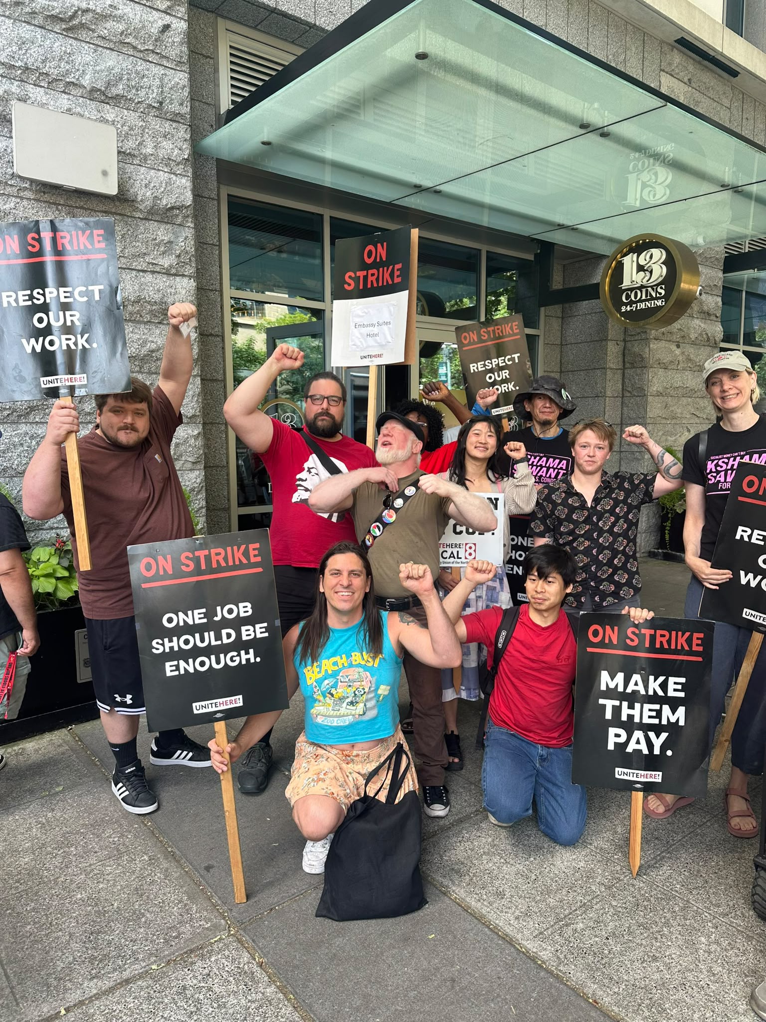 Members of Labor Militant, Seattle Revolutionary Socialists, and Kshama's campaign on the picket line with hotel workers.